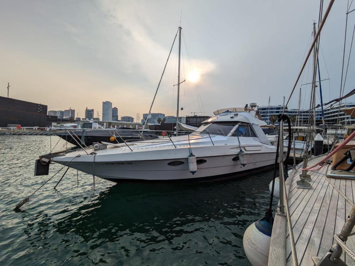 فندق Magno II Boat سان أدريان دي بيزوس المظهر الخارجي الصورة