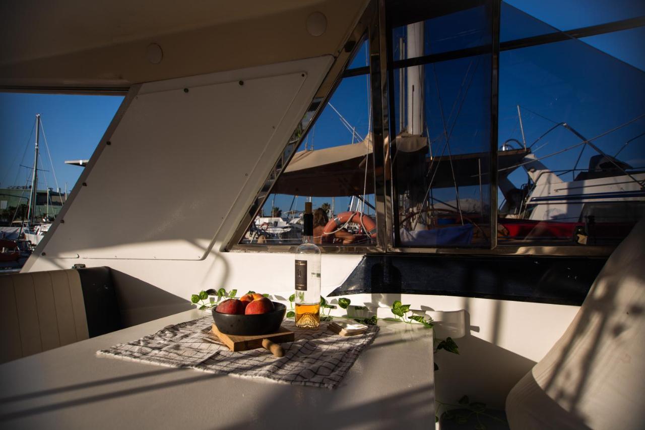 فندق Magno II Boat سان أدريان دي بيزوس المظهر الخارجي الصورة