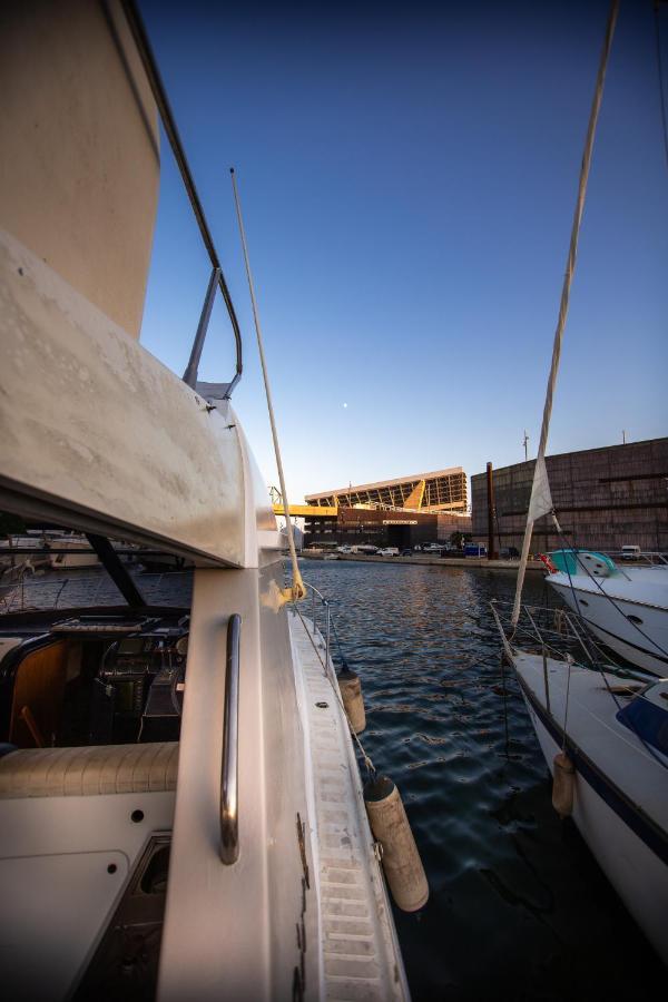 فندق Magno II Boat سان أدريان دي بيزوس المظهر الخارجي الصورة