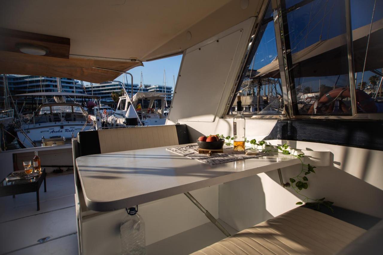 فندق Magno II Boat سان أدريان دي بيزوس المظهر الخارجي الصورة