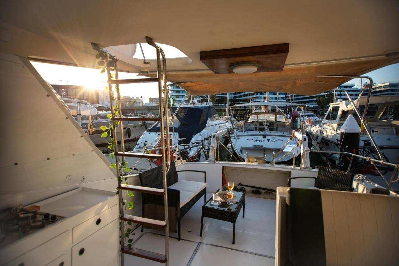 فندق Magno II Boat سان أدريان دي بيزوس المظهر الخارجي الصورة